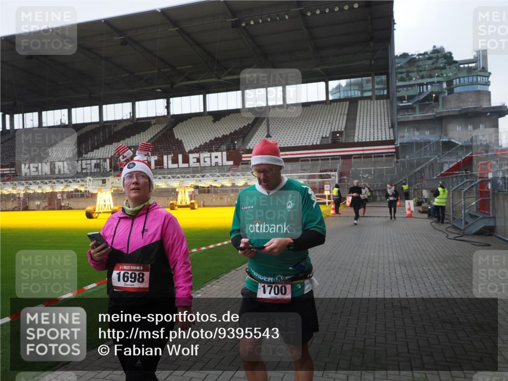 07.12.2025 - St. Pauli X-Mass-Run No. 15 Fabian Wolf http://msf.ph/oto/9395543 07.12.2025 10:30:54 Ziel 594, 601, 608, 1015, 1075, 1698, 1700, 2537, 3936, 3940, 3982, 3986, 4464, 4847 meine-sportfotos.de