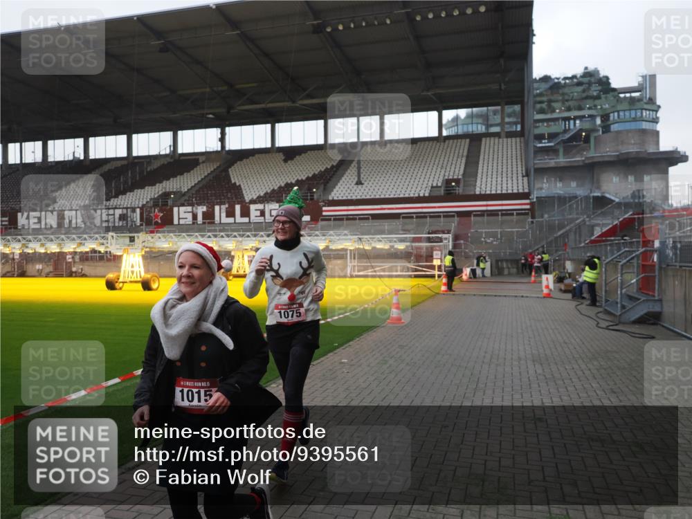 07.12.2025 - St. Pauli X-Mass-Run No. 15 Fabian Wolf http://msf.ph/oto/9395561 07.12.2025 10:31:01 Ziel 594, 601, 1015, 1075, 3982, 3986, 4464 meine-sportfotos.de