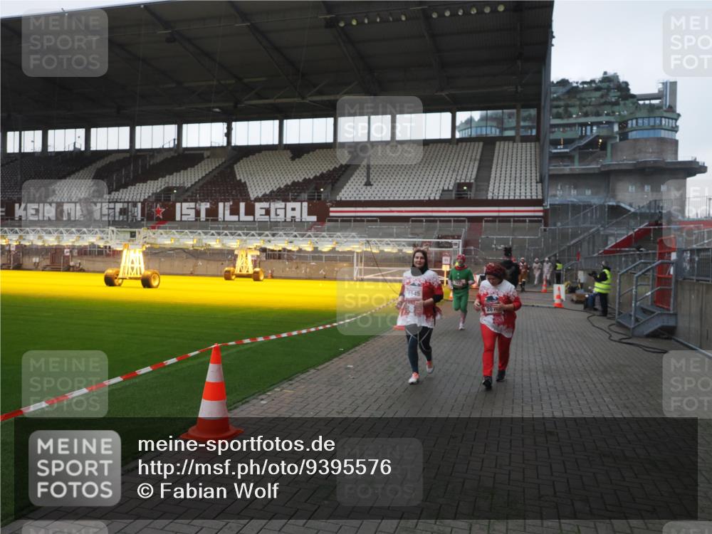 07.12.2025 - St. Pauli X-Mass-Run No. 15 Fabian Wolf http://msf.ph/oto/9395576 07.12.2025 10:31:19 Ziel 343, 1545, 2073, 2171, 2172, 2914, 3889 meine-sportfotos.de
