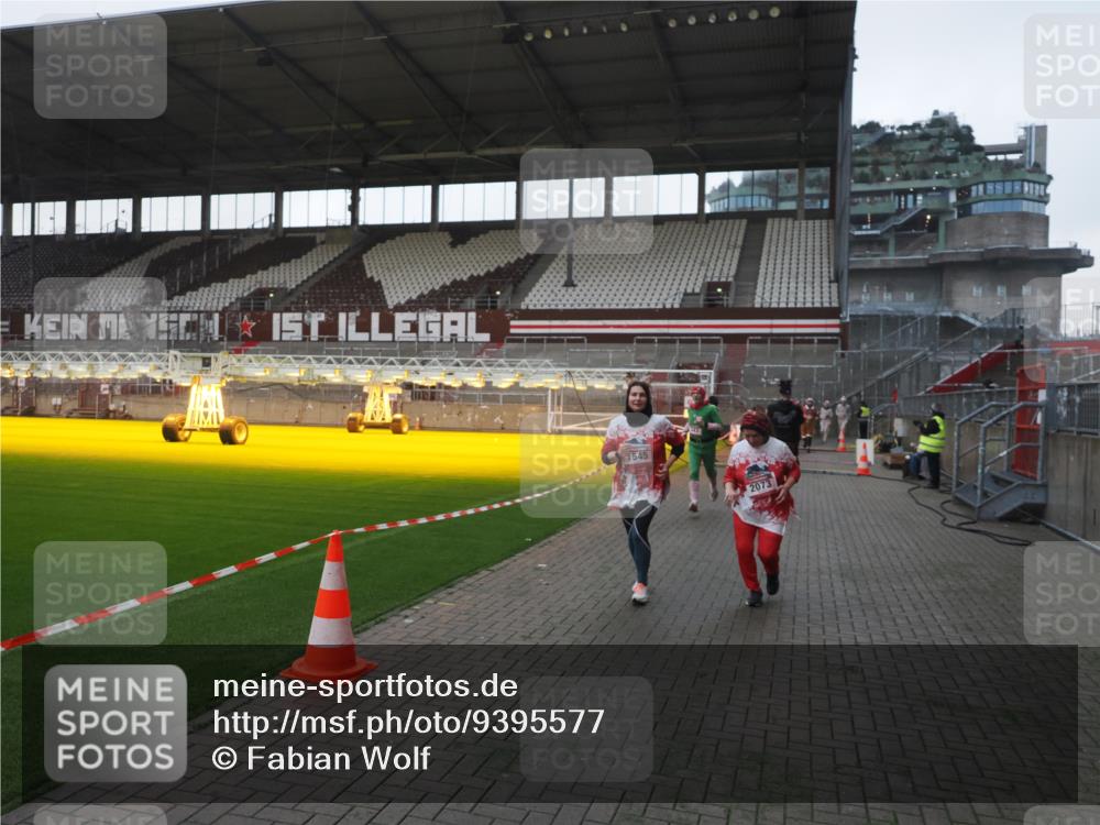 07.12.2025 - St. Pauli X-Mass-Run No. 15 Fabian Wolf http://msf.ph/oto/9395577 07.12.2025 10:31:19 Ziel 343, 1545, 2073, 2171, 2172, 2914, 3889 meine-sportfotos.de