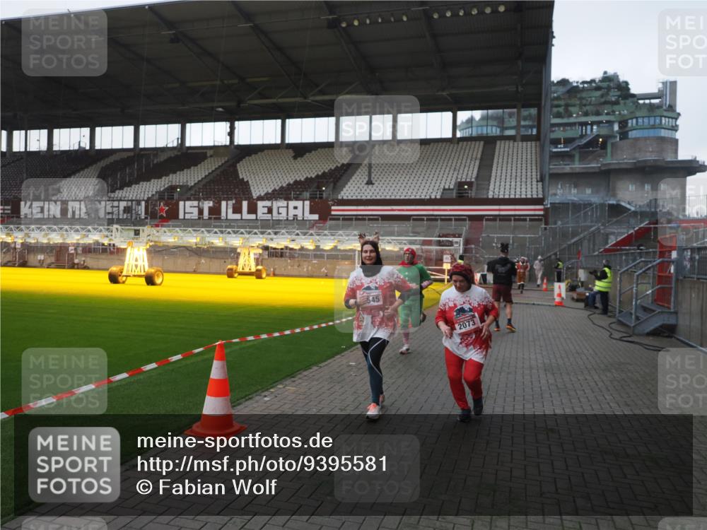 07.12.2025 - St. Pauli X-Mass-Run No. 15 Fabian Wolf http://msf.ph/oto/9395581 07.12.2025 10:31:20 Ziel 343, 1545, 2073, 2171, 2172, 2914, 3889, 4412 meine-sportfotos.de