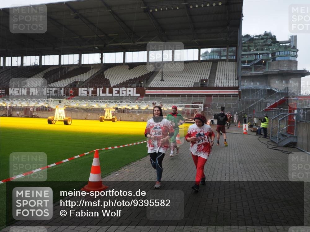 07.12.2025 - St. Pauli X-Mass-Run No. 15 Fabian Wolf http://msf.ph/oto/9395582 07.12.2025 10:31:20 Ziel 343, 1545, 2073, 2171, 2172, 2914, 3889, 4412 meine-sportfotos.de