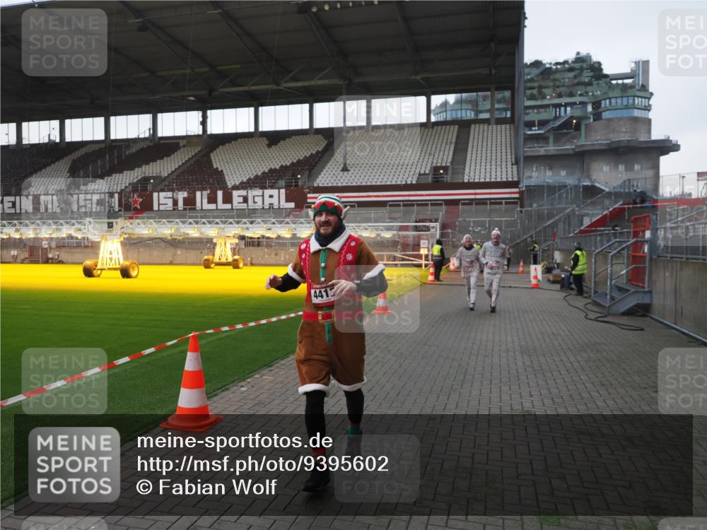 07.12.2025 - St. Pauli X-Mass-Run No. 15 Fabian Wolf http://msf.ph/oto/9395602 07.12.2025 10:31:30 Ziel 343, 2171, 2172, 2540, 2541, 4412 meine-sportfotos.de