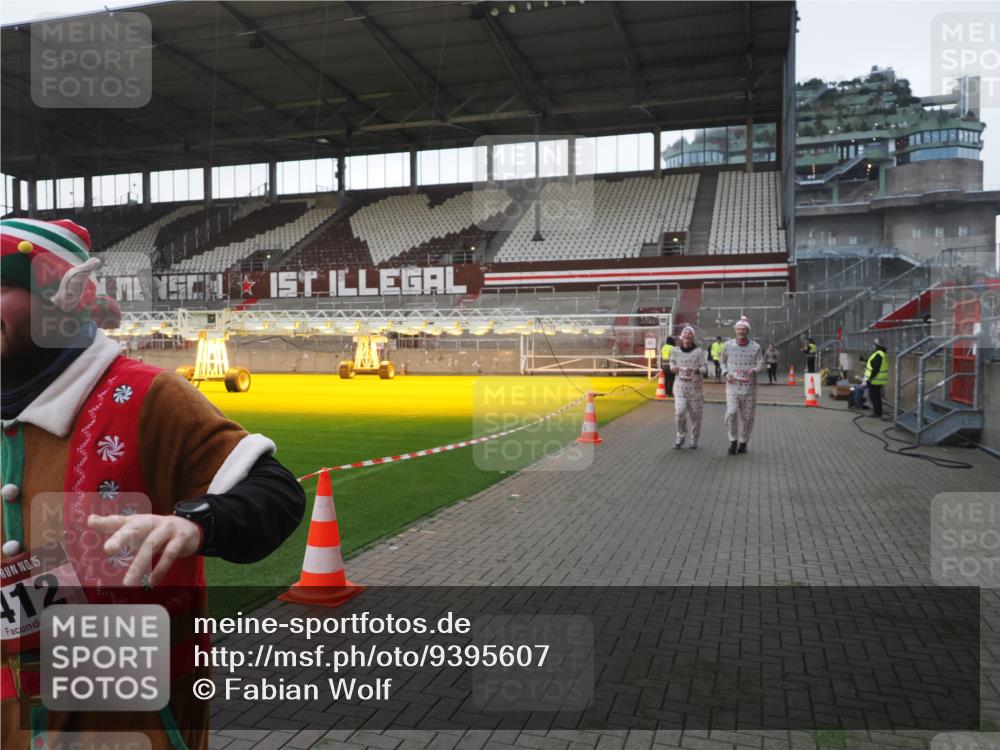 07.12.2025 - St. Pauli X-Mass-Run No. 15 Fabian Wolf http://msf.ph/oto/9395607 07.12.2025 10:31:31 Ziel 343, 1818, 2171, 2540, 2541, 4412 meine-sportfotos.de