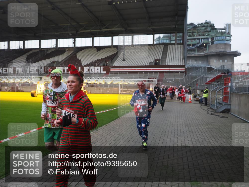 07.12.2025 - St. Pauli X-Mass-Run No. 15 Fabian Wolf http://msf.ph/oto/9395650 07.12.2025 10:31:48 Ziel 1818, 2352, 2418, 3716, 3806, 3808, 3895, 3896, 3897, 3969, 4467, 4484, 4495, 4504, 4518, 4519, 4520 meine-sportfotos.de