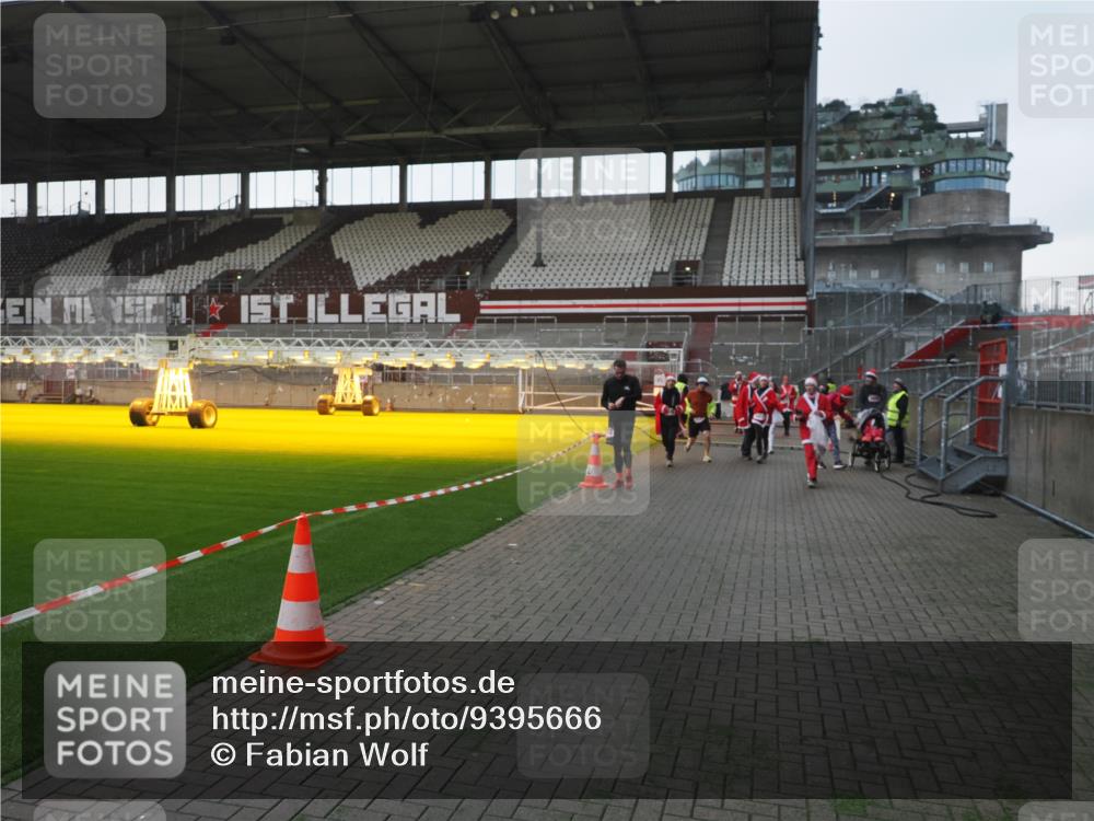 07.12.2025 - St. Pauli X-Mass-Run No. 15 Fabian Wolf http://msf.ph/oto/9395666 07.12.2025 10:31:52 Ziel 750, 752, 2352, 2418, 3267, 3716, 3806, 3808, 3895, 3896, 3897, 3969, 4467, 4484, 4495, 4504, 4518, 4519, 4520 meine-sportfotos.de