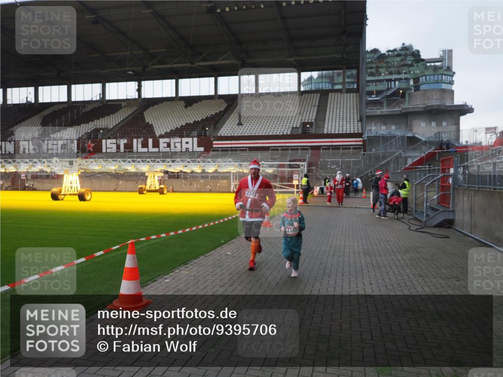 07.12.2025 - St. Pauli X-Mass-Run No. 15 Fabian Wolf http://msf.ph/oto/9395706 07.12.2025 10:32:05 Ziel 750, 752, 2342, 2343, 2345, 2418, 3267, 3716, 3806, 3808, 4274, 4275, 4484, 4495, 4504 meine-sportfotos.de