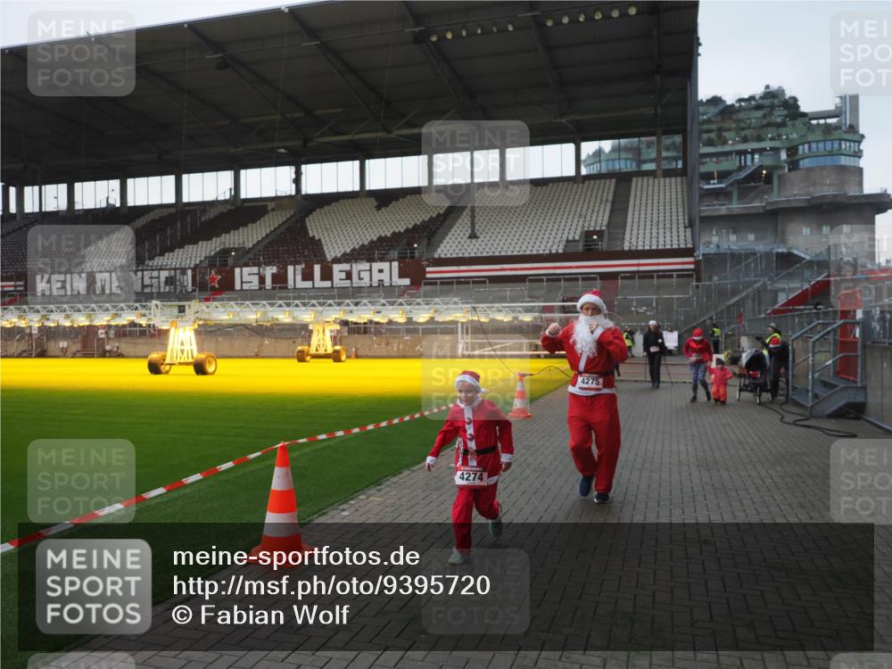 07.12.2025 - St. Pauli X-Mass-Run No. 15 Fabian Wolf http://msf.ph/oto/9395720 07.12.2025 10:32:12 Ziel 1942, 1944, 2342, 2343, 2345, 4039, 4274, 4275 meine-sportfotos.de