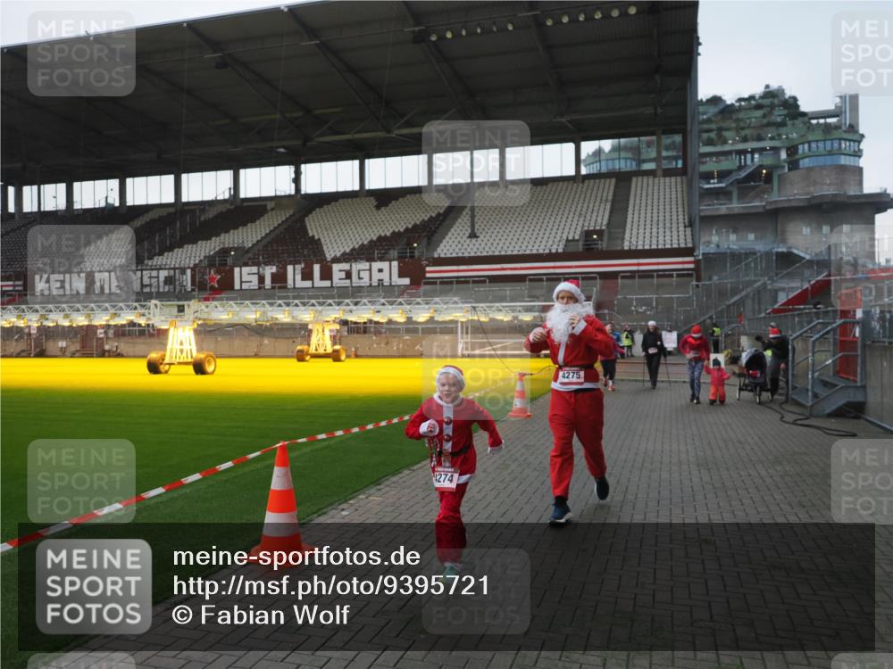 07.12.2025 - St. Pauli X-Mass-Run No. 15 Fabian Wolf http://msf.ph/oto/9395721 07.12.2025 10:32:12 Ziel 1942, 1944, 2342, 2343, 2345, 4039, 4274, 4275 meine-sportfotos.de