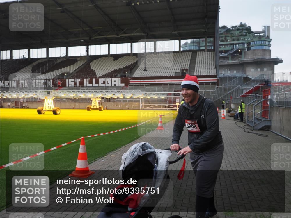 07.12.2025 - St. Pauli X-Mass-Run No. 15 Fabian Wolf http://msf.ph/oto/9395751 07.12.2025 10:32:23 Ziel 456, 651, 1942, 1944, 4039, 4274, 4275 meine-sportfotos.de