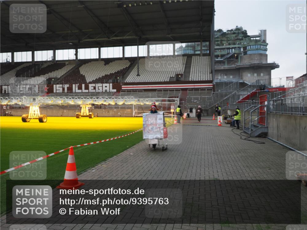 07.12.2025 - St. Pauli X-Mass-Run No. 15 Fabian Wolf http://msf.ph/oto/9395763 07.12.2025 10:32:34 Ziel 456, 651, 4758 meine-sportfotos.de