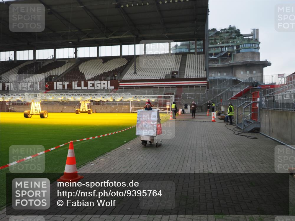 07.12.2025 - St. Pauli X-Mass-Run No. 15 Fabian Wolf http://msf.ph/oto/9395764 07.12.2025 10:32:34 Ziel 456, 651, 4758 meine-sportfotos.de