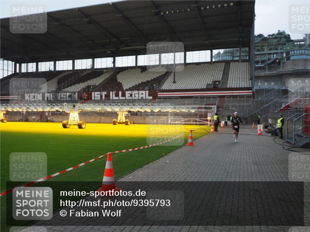 07.12.2025 - St. Pauli X-Mass-Run No. 15 Fabian Wolf http://msf.ph/oto/9395793 07.12.2025 10:32:54 Ziel 2486 meine-sportfotos.de