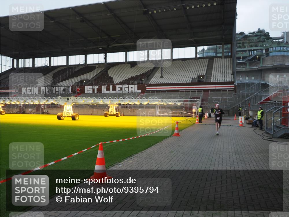 07.12.2025 - St. Pauli X-Mass-Run No. 15 Fabian Wolf http://msf.ph/oto/9395794 07.12.2025 10:32:54 Ziel 2486 meine-sportfotos.de