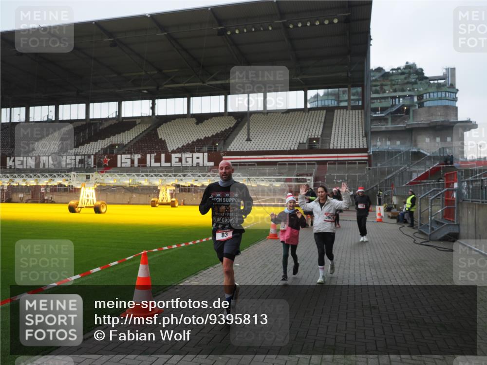 07.12.2025 - St. Pauli X-Mass-Run No. 15 Fabian Wolf http://msf.ph/oto/9395813 07.12.2025 10:33:10 Ziel 83, 1268, 2486, 3543, 3548, 3901, 3902 meine-sportfotos.de