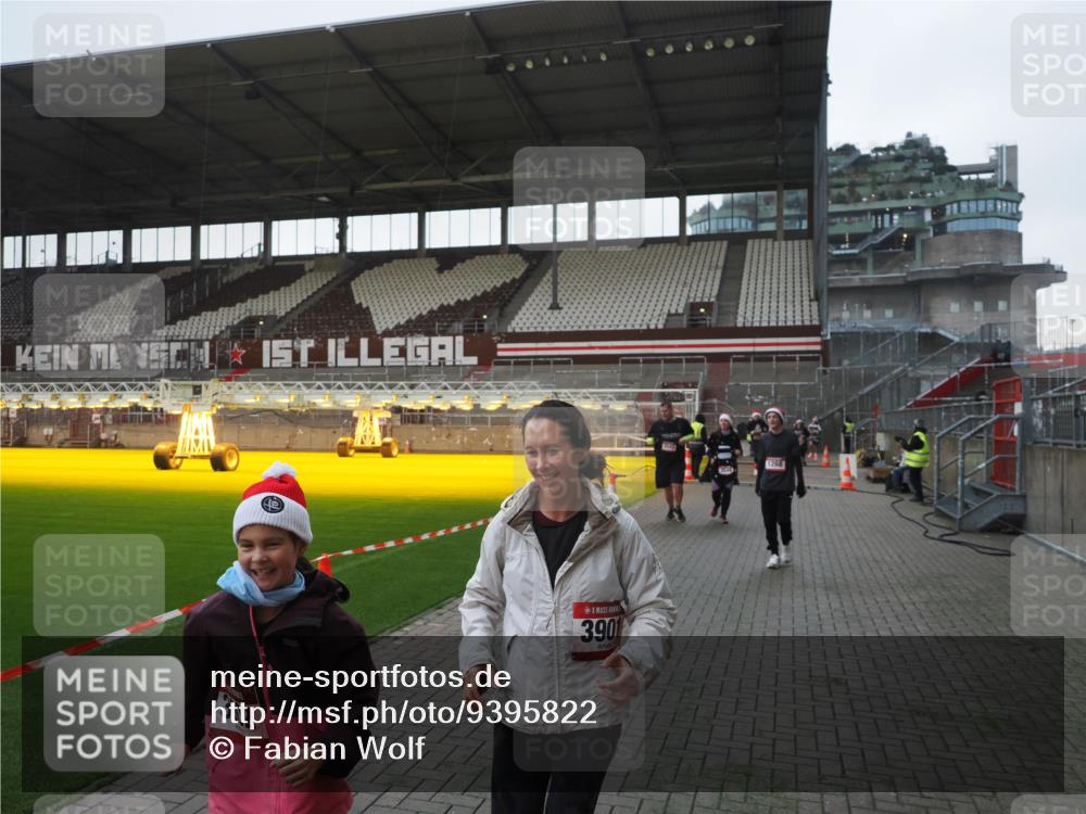 07.12.2025 - St. Pauli X-Mass-Run No. 15 Fabian Wolf http://msf.ph/oto/9395822 07.12.2025 10:33:12 Ziel 83, 1268, 2054, 2486, 3543, 3548, 3901, 3902 meine-sportfotos.de