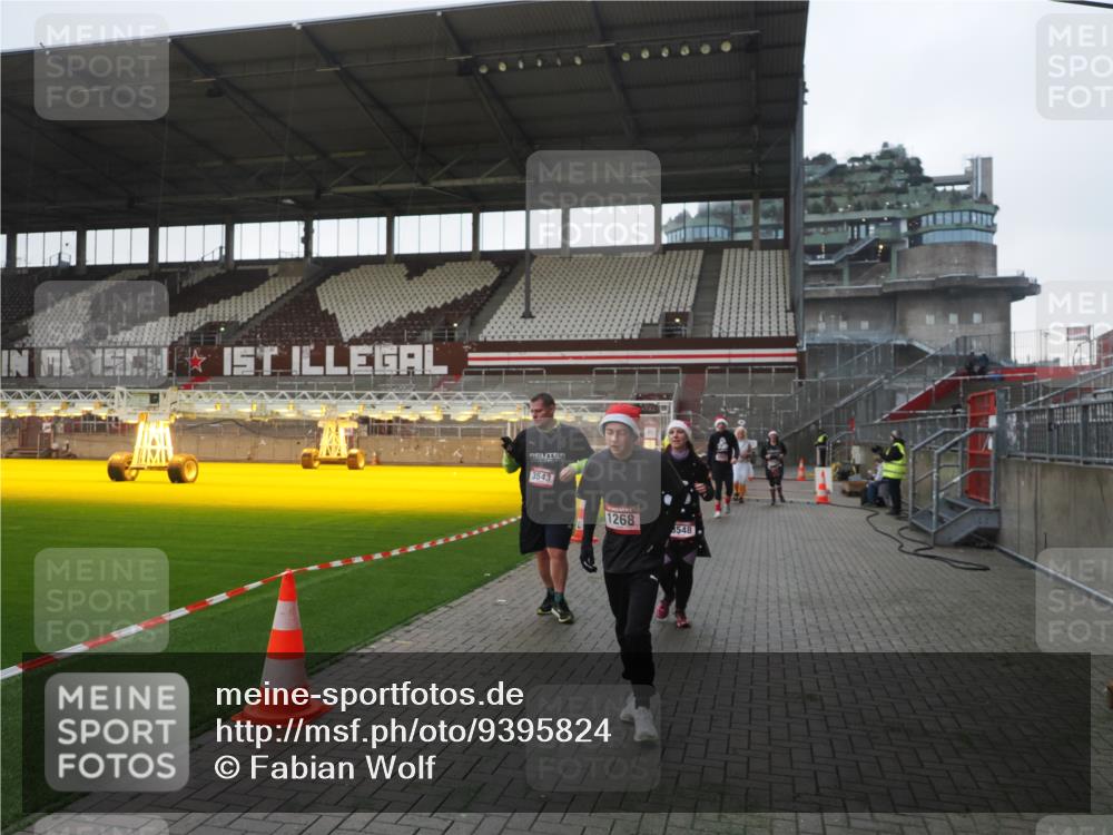 07.12.2025 - St. Pauli X-Mass-Run No. 15 Fabian Wolf http://msf.ph/oto/9395824 07.12.2025 10:33:15 Ziel 83, 498, 1268, 1329, 2054, 3543, 3548, 3791, 3901, 3902 meine-sportfotos.de