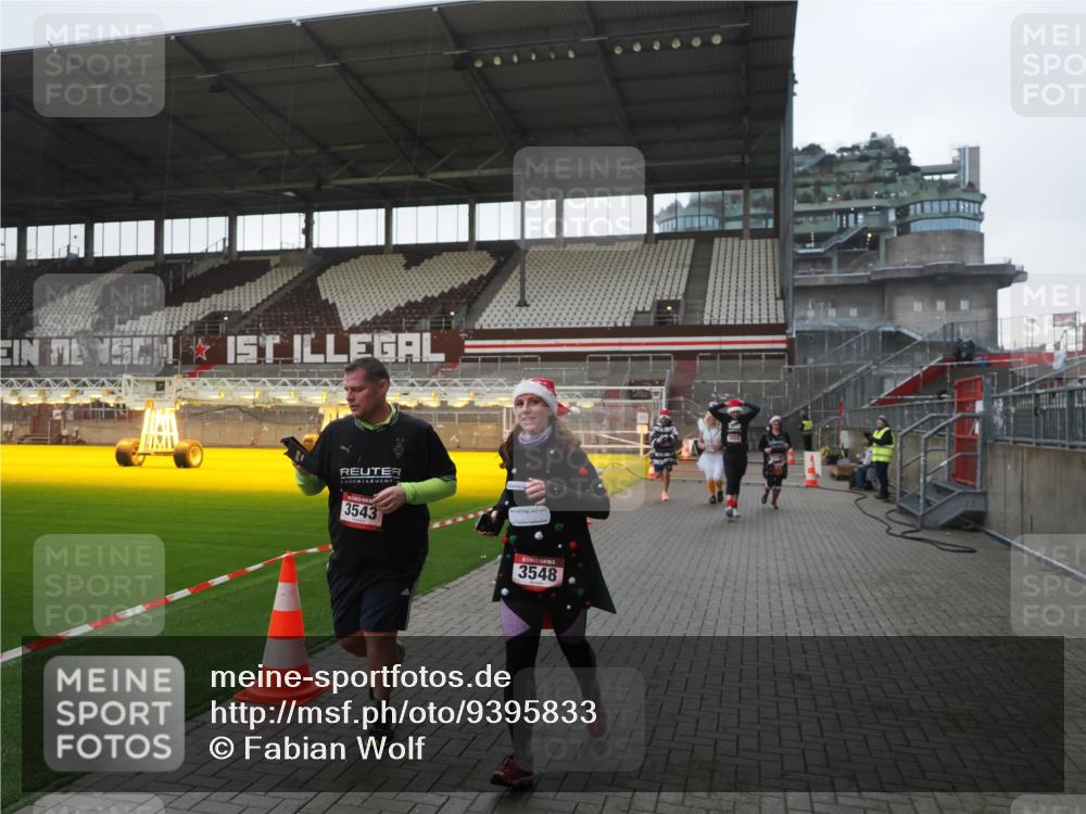 07.12.2025 - St. Pauli X-Mass-Run No. 15 Fabian Wolf http://msf.ph/oto/9395833 07.12.2025 10:33:17 Ziel 83, 498, 1268, 1329, 2054, 3543, 3548, 3791, 3901, 3902 meine-sportfotos.de