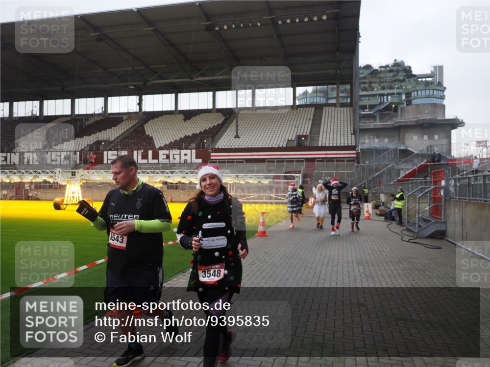 07.12.2025 - St. Pauli X-Mass-Run No. 15 Fabian Wolf http://msf.ph/oto/9395835 07.12.2025 10:33:18 Ziel 83, 498, 1268, 1329, 2054, 3543, 3548, 3791, 3901, 3902 meine-sportfotos.de