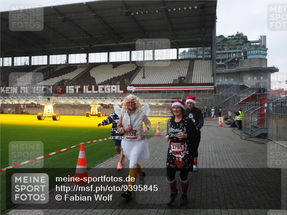 07.12.2025 - St. Pauli X-Mass-Run No. 15 Fabian Wolf http://msf.ph/oto/9395845 07.12.2025 10:33:22 Ziel 83, 498, 1268, 1329, 2054, 3543, 3548, 3791, 3901, 3902 meine-sportfotos.de