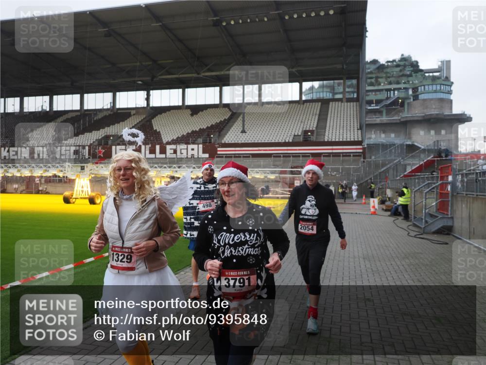 07.12.2025 - St. Pauli X-Mass-Run No. 15 Fabian Wolf http://msf.ph/oto/9395848 07.12.2025 10:33:23 Ziel 83, 498, 1268, 1329, 2054, 3543, 3548, 3791, 3901, 3902 meine-sportfotos.de