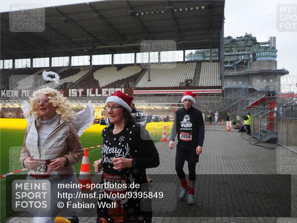 07.12.2025 - St. Pauli X-Mass-Run No. 15 Fabian Wolf http://msf.ph/oto/9395849 07.12.2025 10:33:23 Ziel 83, 498, 1268, 1329, 2054, 3543, 3548, 3791, 3901, 3902 meine-sportfotos.de