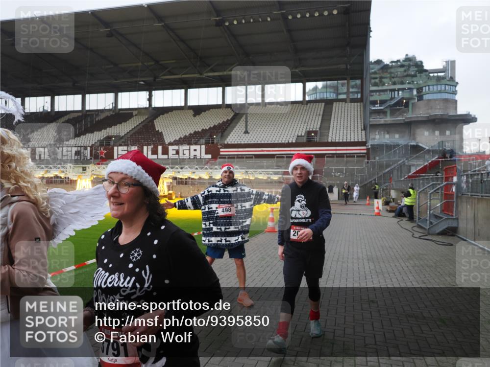 07.12.2025 - St. Pauli X-Mass-Run No. 15 Fabian Wolf http://msf.ph/oto/9395850 07.12.2025 10:33:23 Ziel 83, 498, 1268, 1329, 2054, 3543, 3548, 3791, 3901, 3902 meine-sportfotos.de