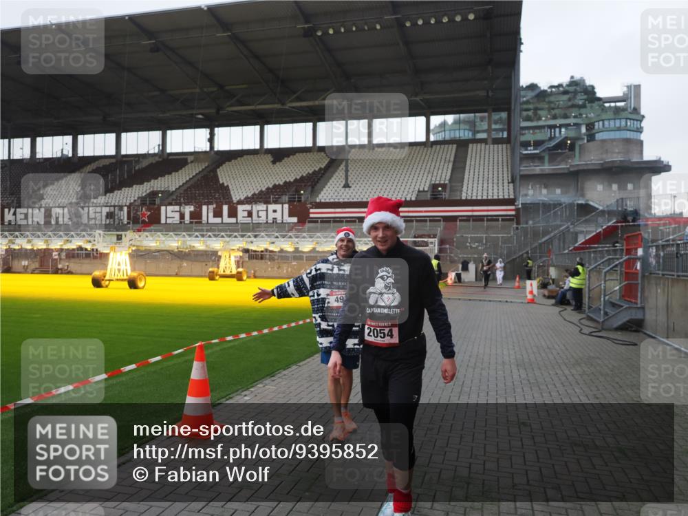 07.12.2025 - St. Pauli X-Mass-Run No. 15 Fabian Wolf http://msf.ph/oto/9395852 07.12.2025 10:33:24 Ziel 83, 498, 1268, 1329, 2054, 3543, 3548, 3791 meine-sportfotos.de