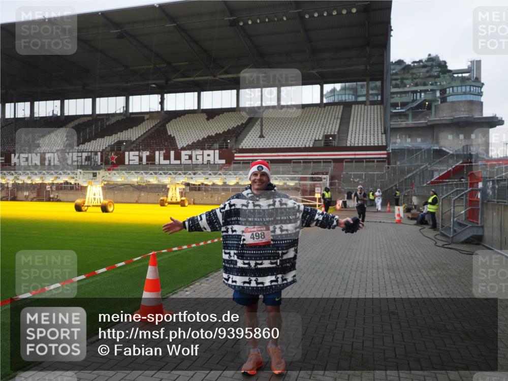 07.12.2025 - St. Pauli X-Mass-Run No. 15 Fabian Wolf http://msf.ph/oto/9395860 07.12.2025 10:33:25 Ziel 83, 498, 828, 1268, 1329, 2054, 3543, 3548, 3791 meine-sportfotos.de