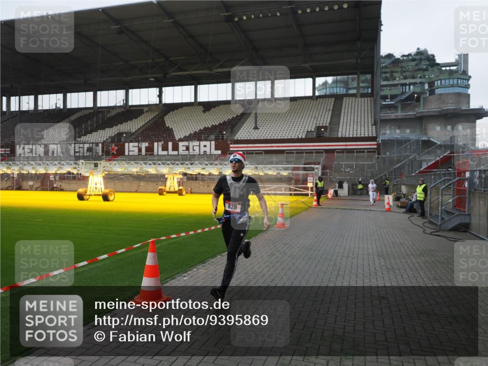 07.12.2025 - St. Pauli X-Mass-Run No. 15 Fabian Wolf http://msf.ph/oto/9395869 07.12.2025 10:33:28 Ziel 498, 828, 1329, 2054, 2065, 3791 meine-sportfotos.de