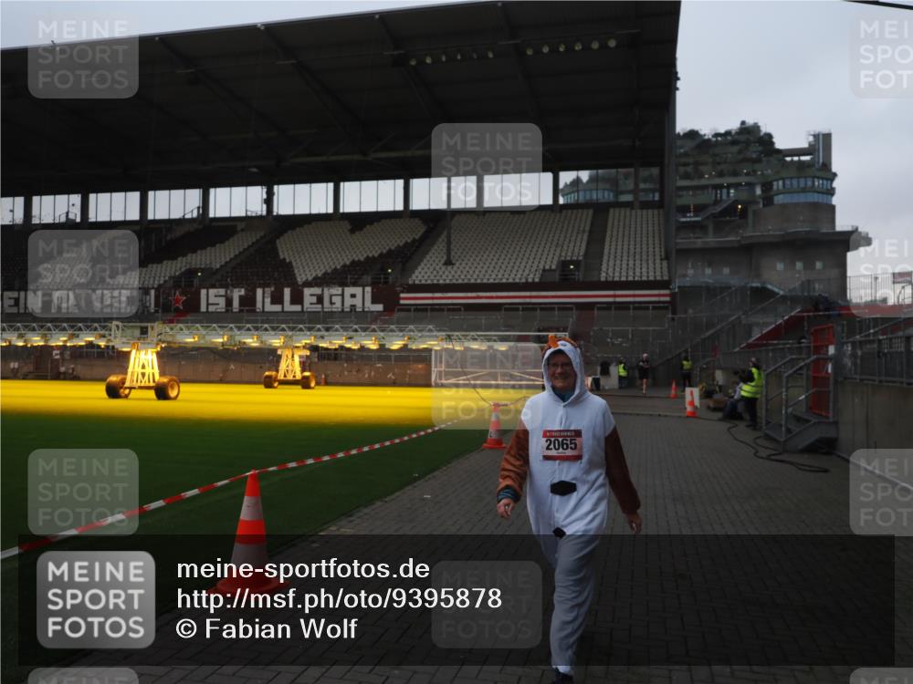 07.12.2025 - St. Pauli X-Mass-Run No. 15 Fabian Wolf http://msf.ph/oto/9395878 07.12.2025 10:33:38 Ziel 828, 2065 meine-sportfotos.de