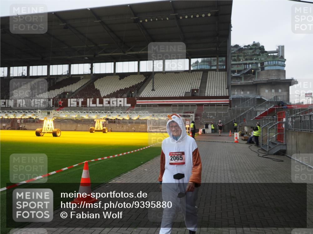 07.12.2025 - St. Pauli X-Mass-Run No. 15 Fabian Wolf http://msf.ph/oto/9395880 07.12.2025 10:33:38 Ziel 828, 2065 meine-sportfotos.de