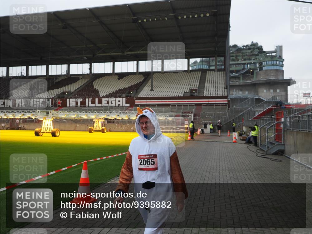 07.12.2025 - St. Pauli X-Mass-Run No. 15 Fabian Wolf http://msf.ph/oto/9395882 07.12.2025 10:33:39 Ziel 828, 2065 meine-sportfotos.de