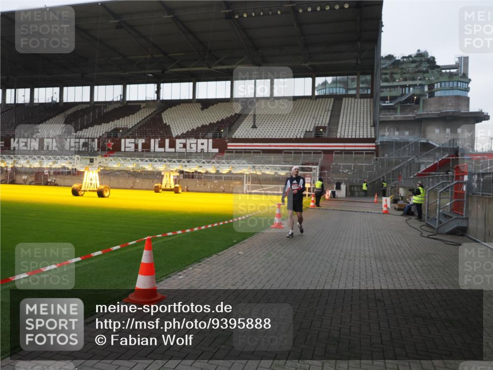 07.12.2025 - St. Pauli X-Mass-Run No. 15 Fabian Wolf http://msf.ph/oto/9395888 07.12.2025 10:33:45 Ziel 828, 2065, 2558 meine-sportfotos.de
