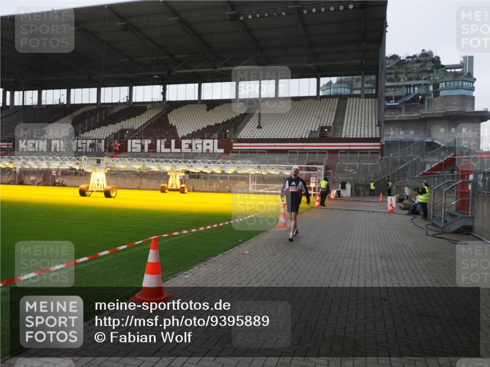 07.12.2025 - St. Pauli X-Mass-Run No. 15 Fabian Wolf http://msf.ph/oto/9395889 07.12.2025 10:33:45 Ziel 828, 2065, 2558 meine-sportfotos.de