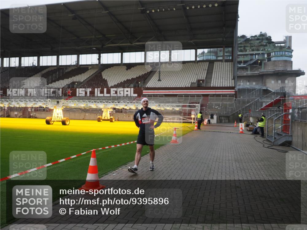 07.12.2025 - St. Pauli X-Mass-Run No. 15 Fabian Wolf http://msf.ph/oto/9395896 07.12.2025 10:33:48 Ziel 2558 meine-sportfotos.de