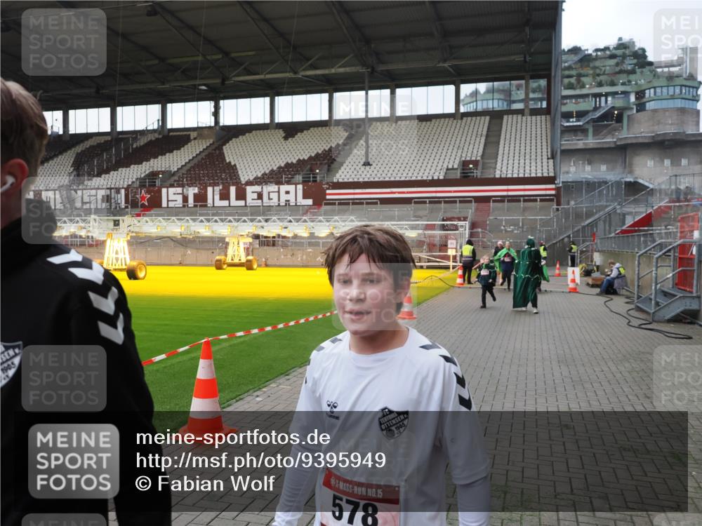 07.12.2025 - St. Pauli X-Mass-Run No. 15 Fabian Wolf http://msf.ph/oto/9395949 07.12.2025 10:34:45 Ziel 137, 493, 578, 3389, 3390, 4276, 4277, 4309, 4310, 4316, 4317, 4336, 4337 meine-sportfotos.de