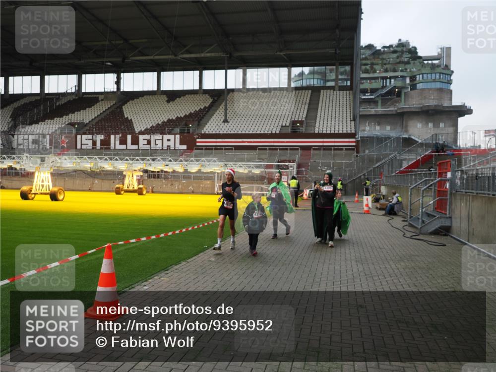 07.12.2025 - St. Pauli X-Mass-Run No. 15 Fabian Wolf http://msf.ph/oto/9395952 07.12.2025 10:34:49 Ziel 137, 493, 578, 4276, 4277, 4309, 4310, 4316, 4317, 4336, 4337 meine-sportfotos.de