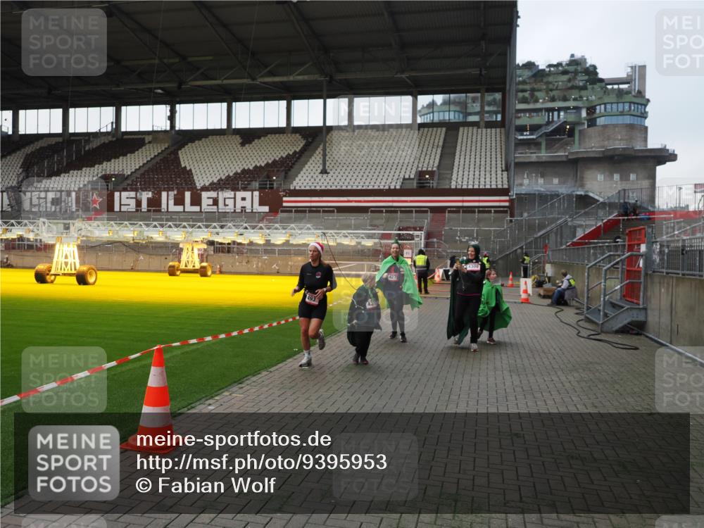 07.12.2025 - St. Pauli X-Mass-Run No. 15 Fabian Wolf http://msf.ph/oto/9395953 07.12.2025 10:34:49 Ziel 137, 493, 578, 4276, 4277, 4309, 4310, 4316, 4317, 4336, 4337 meine-sportfotos.de
