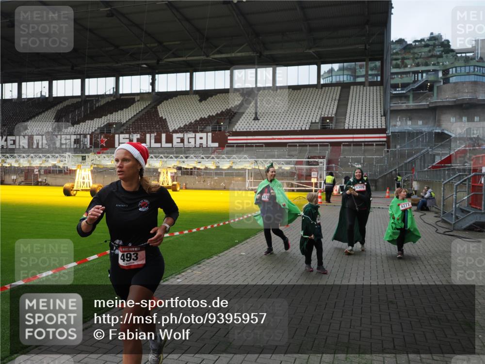 07.12.2025 - St. Pauli X-Mass-Run No. 15 Fabian Wolf http://msf.ph/oto/9395957 07.12.2025 10:34:51 Ziel 137, 493, 578, 4276, 4277, 4309, 4310, 4316, 4317, 4336 meine-sportfotos.de