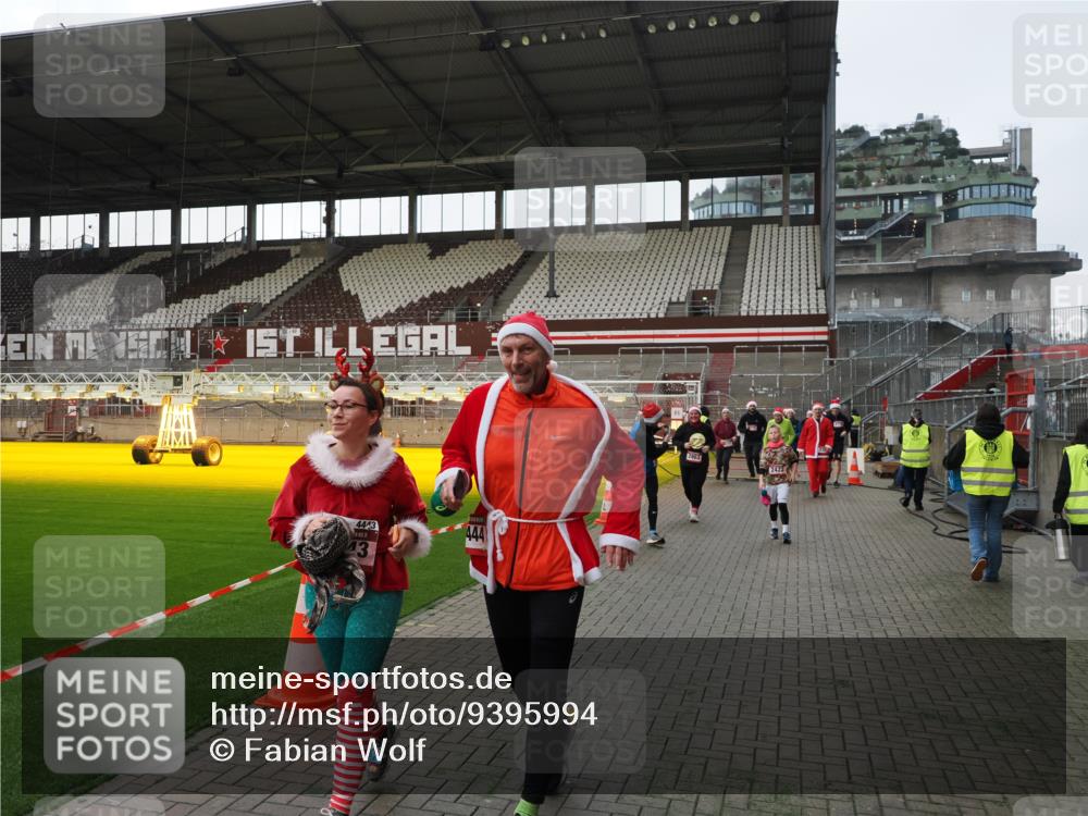 07.12.2025 - St. Pauli X-Mass-Run No. 15 Fabian Wolf http://msf.ph/oto/9395994 07.12.2025 10:35:12 Ziel 561, 2353, 2406, 2422, 2857, 2863, 4147, 4149, 4443, 4772, 4776, 4778, 4779 meine-sportfotos.de