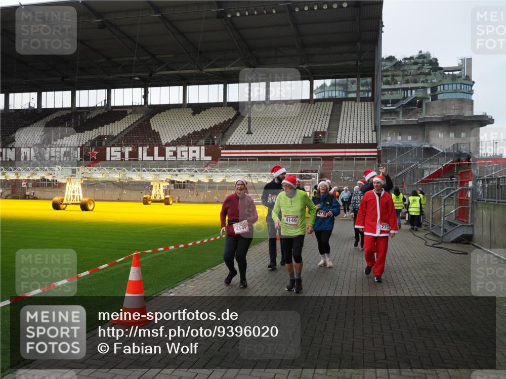 07.12.2025 - St. Pauli X-Mass-Run No. 15 Fabian Wolf http://msf.ph/oto/9396020 07.12.2025 10:35:20 Ziel 998, 1100, 1365, 2353, 2406, 2422, 2857, 2863, 3224, 3721, 4147, 4149, 4443, 4595, 4772, 4776, 4778, 4779 meine-sportfotos.de