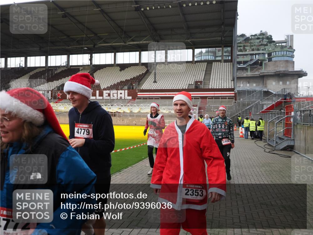 07.12.2025 - St. Pauli X-Mass-Run No. 15 Fabian Wolf http://msf.ph/oto/9396036 07.12.2025 10:35:24 Ziel 998, 1100, 1365, 2353, 2406, 2422, 2857, 2863, 3224, 3721, 4147, 4149, 4595, 4772, 4776, 4778, 4779 meine-sportfotos.de