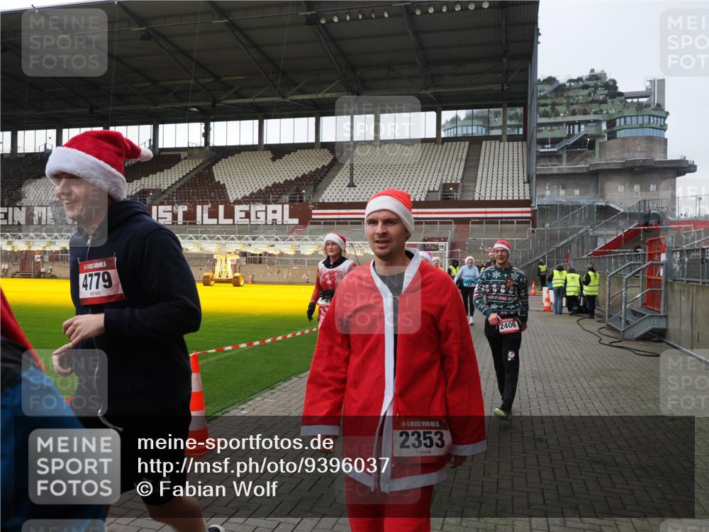 07.12.2025 - St. Pauli X-Mass-Run No. 15 Fabian Wolf http://msf.ph/oto/9396037 07.12.2025 10:35:24 Ziel 998, 1100, 1365, 2353, 2406, 2422, 2857, 2863, 3224, 3721, 4147, 4149, 4595, 4772, 4776, 4778, 4779 meine-sportfotos.de