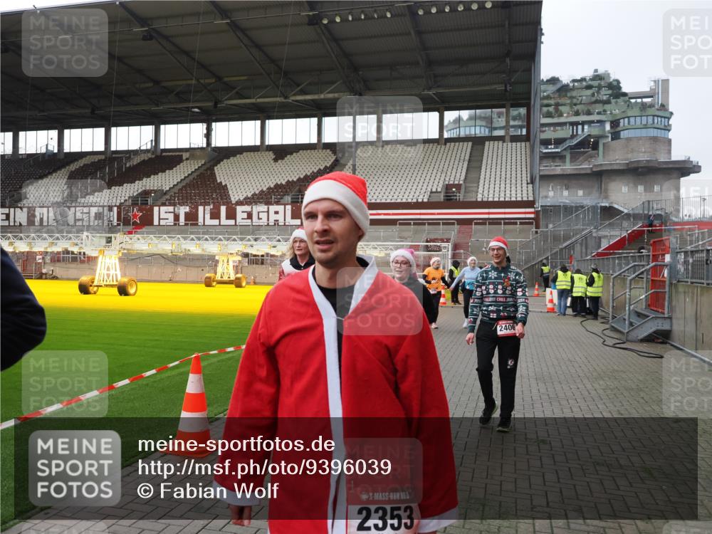 07.12.2025 - St. Pauli X-Mass-Run No. 15 Fabian Wolf http://msf.ph/oto/9396039 07.12.2025 10:35:24 Ziel 998, 1100, 1365, 2353, 2406, 2422, 2857, 2863, 3224, 3721, 4147, 4149, 4595, 4772, 4776, 4778, 4779 meine-sportfotos.de