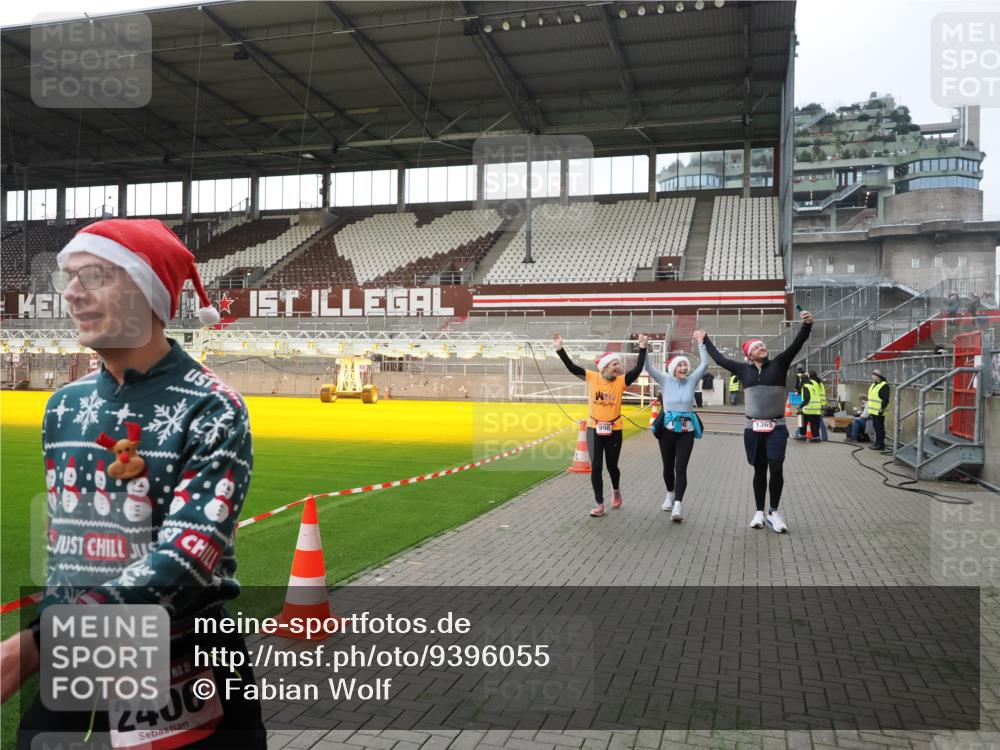 07.12.2025 - St. Pauli X-Mass-Run No. 15 Fabian Wolf http://msf.ph/oto/9396055 07.12.2025 10:35:28 Ziel 998, 1100, 1365, 2353, 2406, 3224, 3721, 4147, 4149, 4595, 4772, 4776, 4778, 4779 meine-sportfotos.de