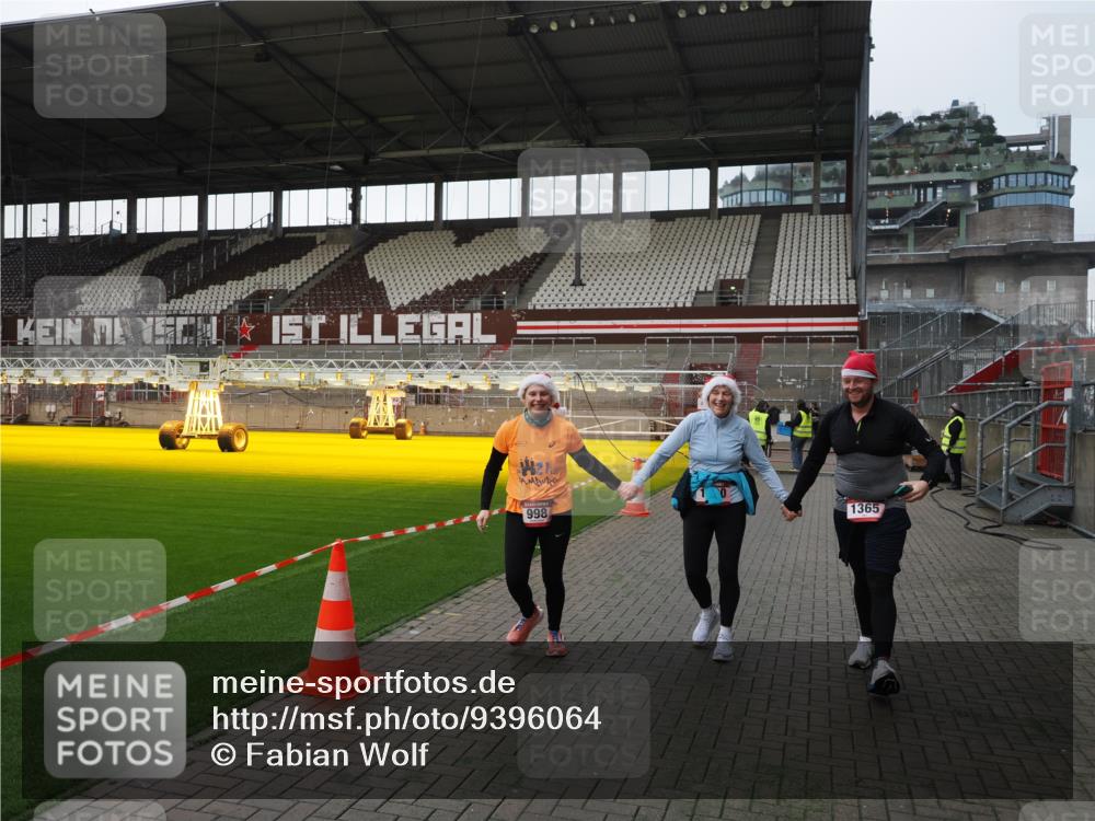 07.12.2025 - St. Pauli X-Mass-Run No. 15 Fabian Wolf http://msf.ph/oto/9396064 07.12.2025 10:35:30 Ziel 998, 1100, 1365, 2406, 3224, 3721, 4595 meine-sportfotos.de