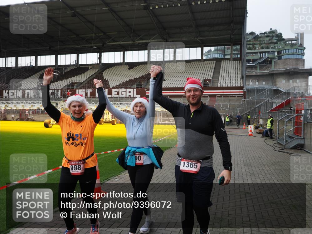 07.12.2025 - St. Pauli X-Mass-Run No. 15 Fabian Wolf http://msf.ph/oto/9396072 07.12.2025 10:35:31 Ziel 998, 1100, 1365, 2406, 3224, 3721, 4595 meine-sportfotos.de
