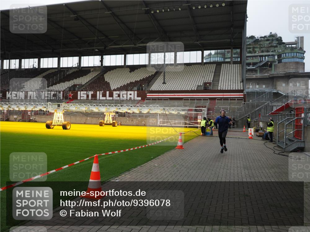 07.12.2025 - St. Pauli X-Mass-Run No. 15 Fabian Wolf http://msf.ph/oto/9396078 07.12.2025 10:35:37 Ziel 998, 1100, 1365, 1822 meine-sportfotos.de