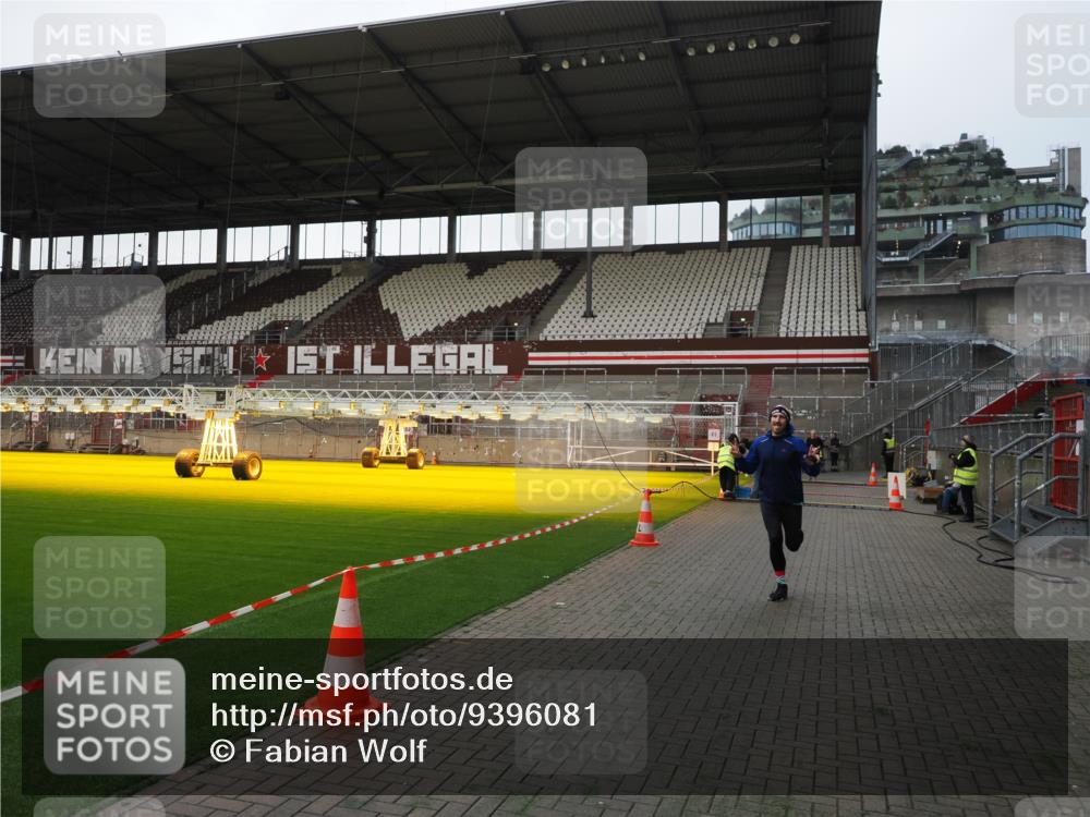 07.12.2025 - St. Pauli X-Mass-Run No. 15 Fabian Wolf http://msf.ph/oto/9396081 07.12.2025 10:35:38 Ziel 998, 1100, 1365, 1822 meine-sportfotos.de